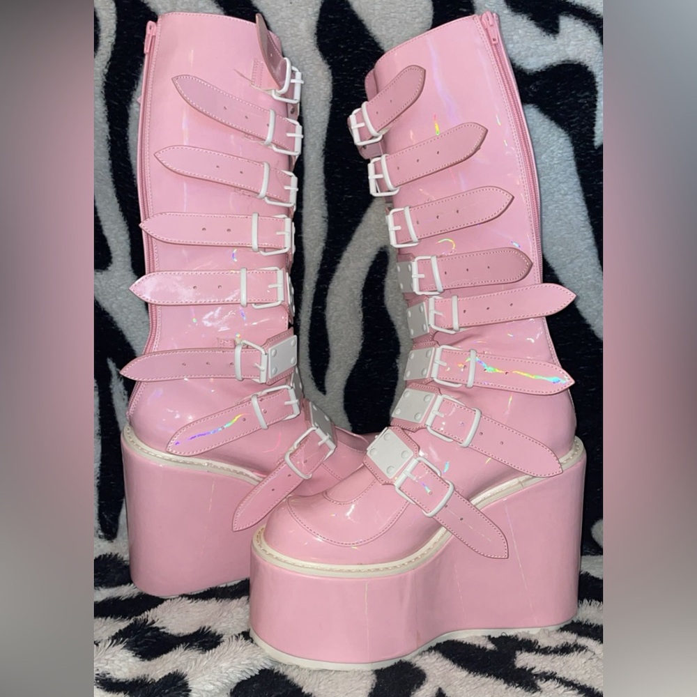 Pink holographic trinity platform boots
(BRAND DEMONIA) original $150-
